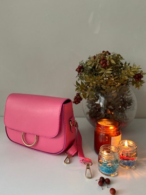 Pembe Metal Halkalı Çanta
