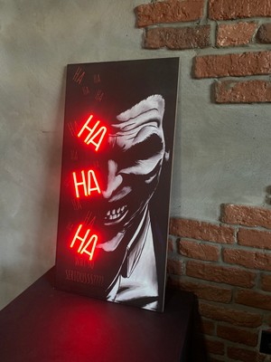 Neonite 'joker' Işıklı ve Uv'li Neon LED Dekoratif Duvar Yazısı Tabelası (35X70CM)