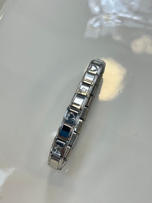 Mediterian Kalpli ve yıldızlı paslanmaz çelik bileklik, şık ve dayanıklı tasarım