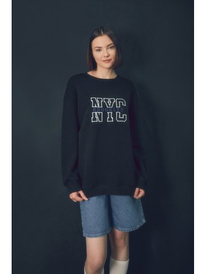 Yazı Nakışlı Bisiklet Yaka Sweatshirt