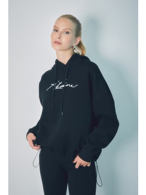 Yazı Nakışlı Beli Lastikli Kapüşonlu Sweatshirt