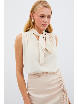 Sateen Fularlı Kolsuz Bluz - Bej