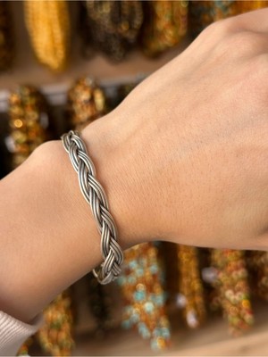 Mediterian Beyaz bakır el örgüsü zarif bileklik, şık ve doğal tasarım, gümüş kaplama detaylı