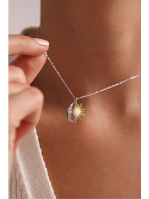 Mediterian 925 Ayar Gümüş Rodyum Kaplama Beyaz Opal Ay ve Güneş Kolye