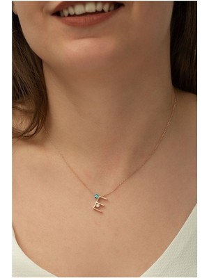 Mediterian 925 Ayar Gümüş Rose Kaplama E Harfi Kolye, zarafet ve şıklık için ideal seçim