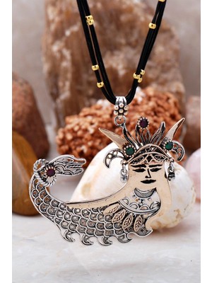 Mediterian El İşlemeli Büyük Boy Gümüş Kolye, Şahmeran Tasarımı, Zarif ve Şık Takı