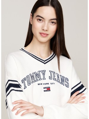 Tommy Jeans Yuvarlak Yaka Standart Nakışlı Beyaz Kazak Kadın Tjw Crp Varsıty V-Neck Sweater