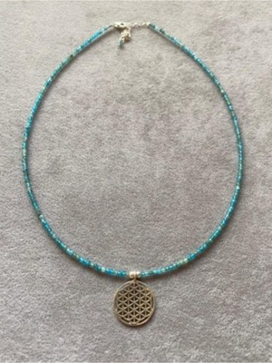 Mediterian Apatit taşlı kadın yaşam çiçeği kolye, şık doğal tasarım, 925 ayar gümüş detaylı