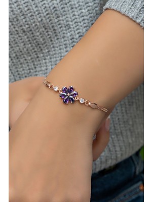 Mediterian Mor taşlı, 6 yapraklı şık gümüş bileklik, doğal ve zarif görünüm sağlar.