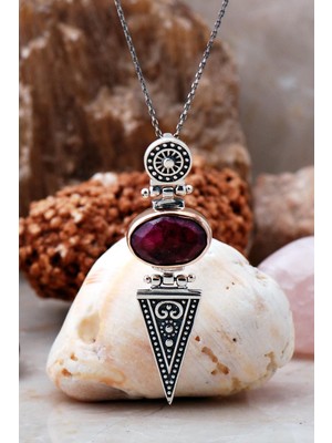 Mediterian El İşçiliği Kök Yakut Doğal Taş Gümüş Kolye, Zarif ve Şık Tasarım