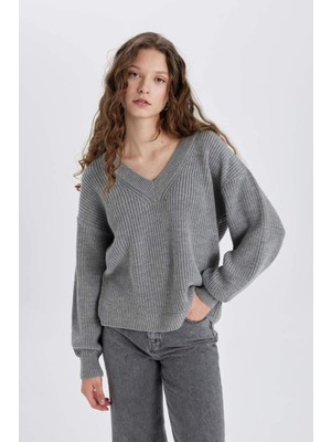 DeFacto Kadın Oversize Fit V Yaka Gri Triko Kazak Şık Günlük Tarz için Rahat Seçim KAZAK Z7135AZ24WN