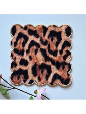 Deco Büyük Jaguar Desenli Dijital Baskılı, Kenarı Bej Nakışlı Dekoratif Kokteyl Peçeteleri