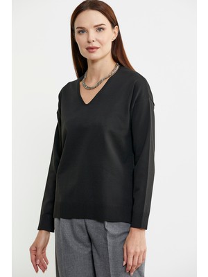 V Yaka Triko Dökümlü Kazak - Siyah