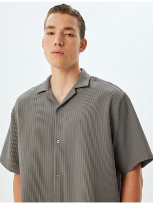 Koton Kısa Kollu Gömlek Dokulu Devrik Yaka Düğmeli