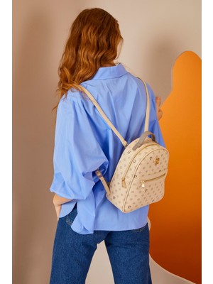 Orta Boy Bej Monogram Kadın Sırt Çantası 05Po22Y1541 Baskılı Bej Fermuarlı Type 4 Suni Deri Suni De