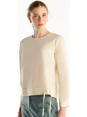 Yargıcı Önü Bağlama Detaylı Bluz