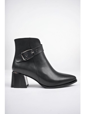 Muggo Raison  Kemer Detaylı Fermuarlı Sivri Burun Günlük Kadın Bot