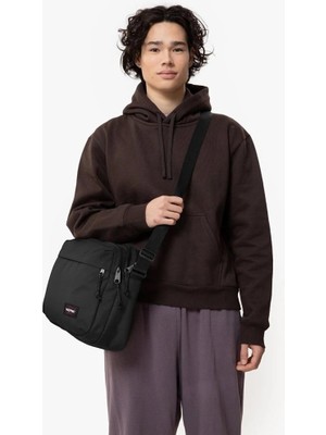 Eastpak Crosser Black Omuz Çantası Siyah EK0A5BIR008