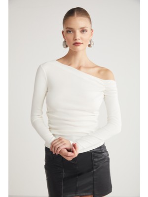 Sıssı Kadin Asimetrik Yaka Slim Fit Beyaz Bluz