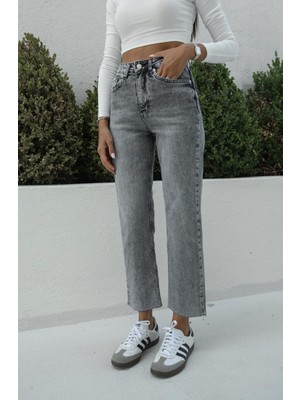 Havoş Kadın Gri Yıkamalı Boy Fit Kesik Paça Jean  Pamuklu Günlük Stil