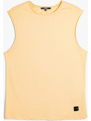 Koton Basic Kolsuz Tişört Oyuk Kol Etiket Detaylı Bisiklet Yaka