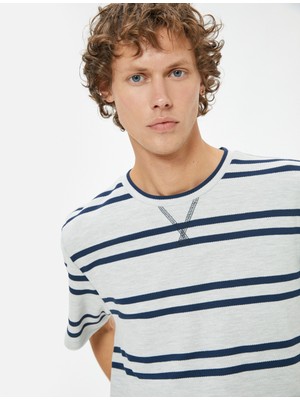 Koton Kısa Kollu Tişört Bisiklet Yaka Dikiş Detaylı Pamuk Karışımlı