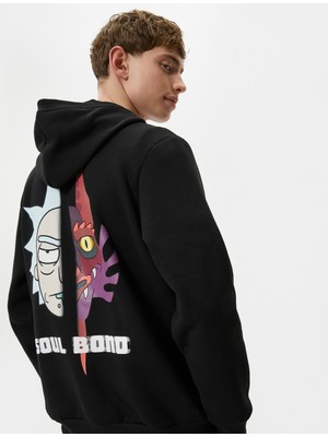 Koton Rick And Morty Arkası Baskılı Kapşonlu Sweatshirt Lisanslı