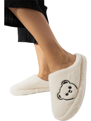 Liger Kadın Ev Terliği Beyaz Peluş Malzeme ile Sezonsuz Kullanım İçin Önü Kapalı Tasarım