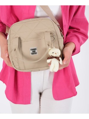 Bej Kadın Kapitone Kol ve Omuz Çanası Ayıcık Anahtarlık Hediyeli