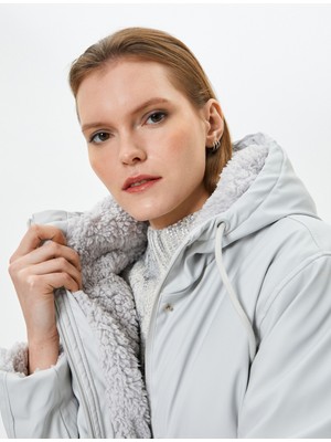 Koton Kapüşonlu Outdoor Mont Fermuarlı Çıtçıt Düğmeli Kapaklı Cepli