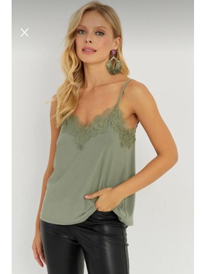 Balenbi Kadın Dantel Detaylı Askılı Saten Bluz 1070