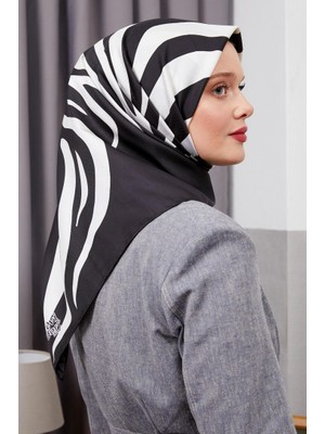 Levidor Twill Eşarp Zebra Deseni ile 90x90 cm Boyutunda Kullanımı Kolay Polyester Kumaş