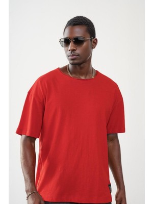 Balenbi Unisex Pis Yaka Basic Eteği Armalı Oversize Kalıp Tişört 1014
