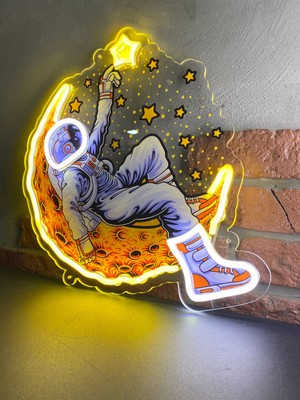 Neonite 'Astronot Yıldız' Işıklı Ve Uv'li Neon Led Dekoratif Duvar Yazısı Tabelası (35x42cm)