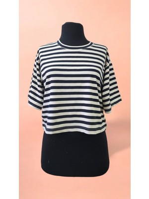 Siyah Çizgili Bisiklet Yaka Kadın Oversize Crop Tişört