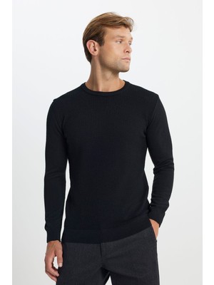 Pamuklu Standart Fit Normal Kesim Bisiklet Yaka Jakarlı Triko Siyah Kazak