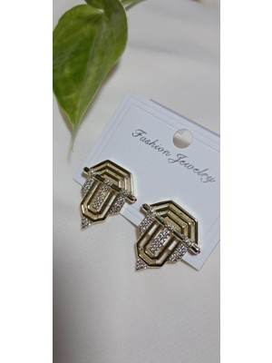 Serenay Leyla Şövalye Model Zirkon Taşlı Pirinç Küpe Şık Tasarım ve Dayanıklı Yapı