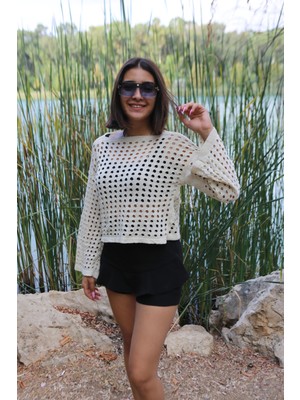 Krem Renk Ajurlu Triko Crop Kadın Bluz