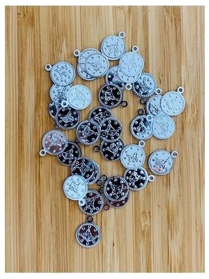 Ince Kaplama Tuğra Plastik Pul 11MM. Tahmini 240-250 Adet Civarı. Gümüş.