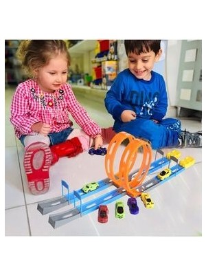 Fırlatma Rampalı Akrobasi Yarış Yol Pisti Oyuncak Araba Atlayış Pisti 4 Arabalı (Kalemlik Hediyeli)