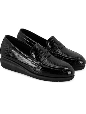 Aero Comfort Kadın Siyah Deri Ayakkabı Aerocomfort Kroko Baskılı Düz Tabanlı Rahat Kullanım