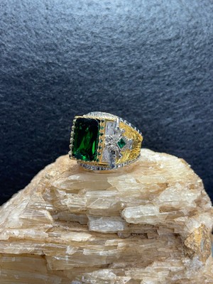 Yeşil Zirkon Taşlı Gümüş Yüzük - Doğal Güzelliği Keşfedin