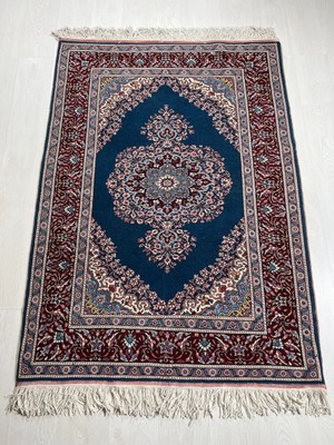 DesignEv 128X178 cm Canlı Mavi Renkli Harika Kondisyonlu El Dokuma Çiçek Desenli Türk Kilim