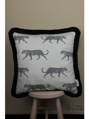 Woodhub Siyah Püsküllü Leopar Desenli 43x43cm Dekoratif Kırlent Kılıfı