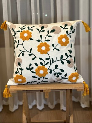 Woodhub Punch Nakışlı Çiçek Desenli Dekoratif Püsküllü Kırlent Kılıfı