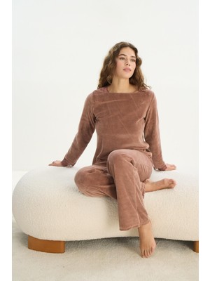 Kadın Uzun Kol Kadife Kahve Pijama Takım C3T9N1O61