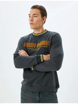 Koton Bisiklet Yaka Sweatshirt Kolej Nakışlı - Koton - 5WAM70003MK - Haki - Xxl