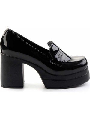 Bambi Siyah Rugan  Kadın Klasik Topuklu Ayakkabı K01181062508