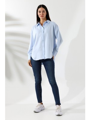 Union And Joy Oversize Mikro Saten Dökümlü Buz Mavisi Kadın Gömlek