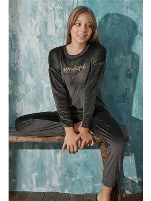 Pijama Evi Haki Wonderful Desenli Exclusive Kadife Kız Çocuk Pijama Takımı 
